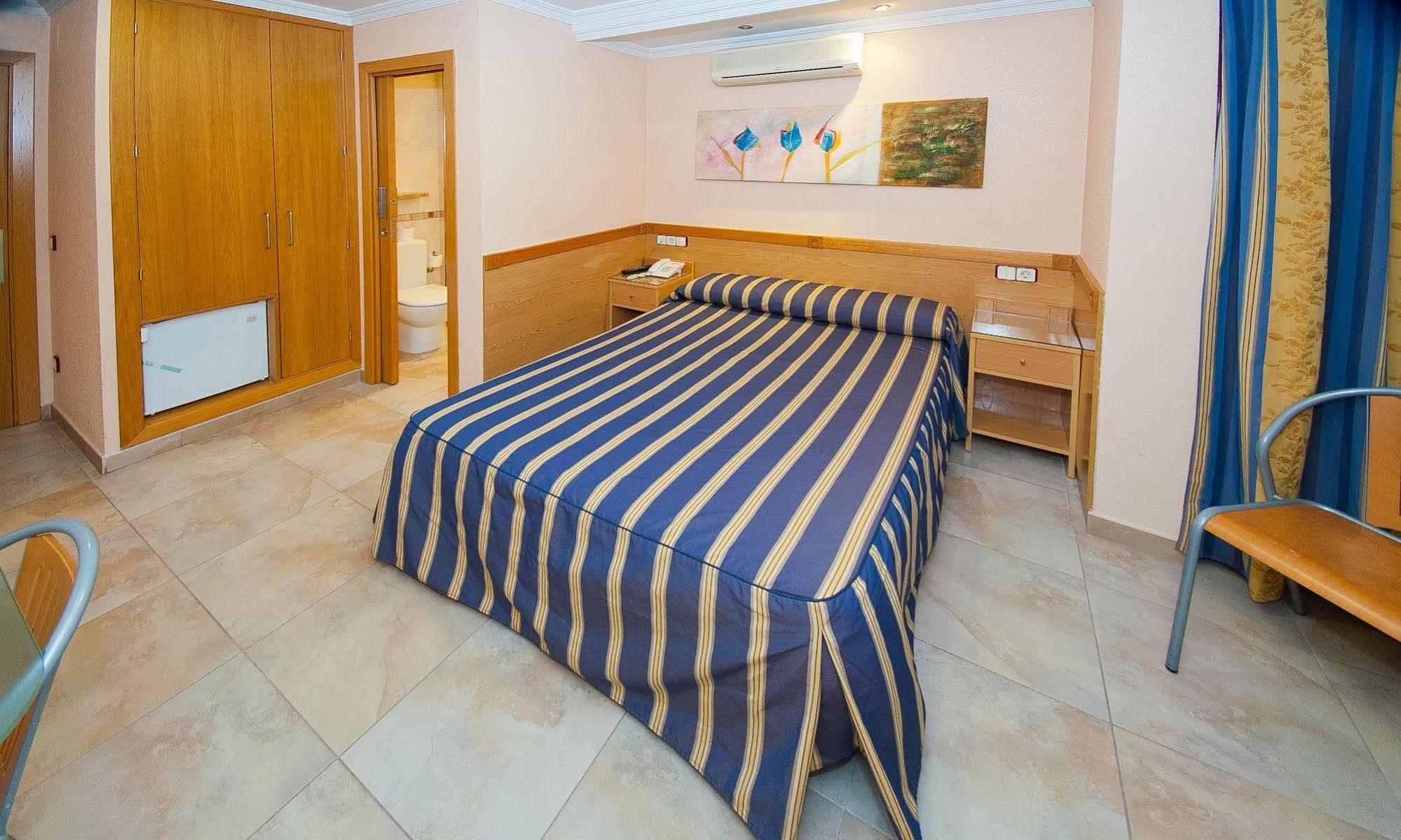 Hostal Viky Madrid Exteriör bild