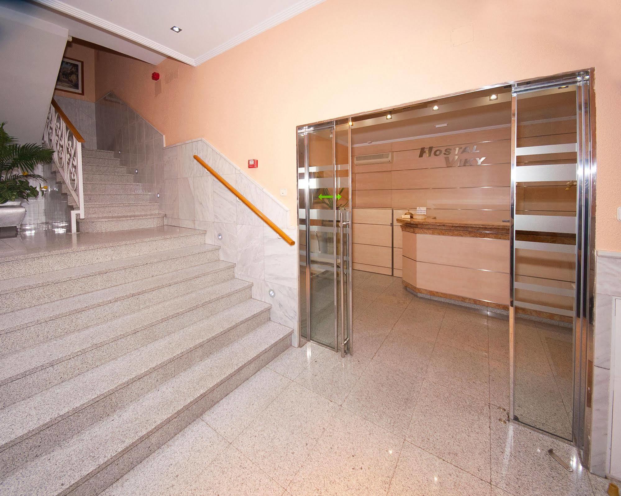Hostal Viky Madrid Exteriör bild