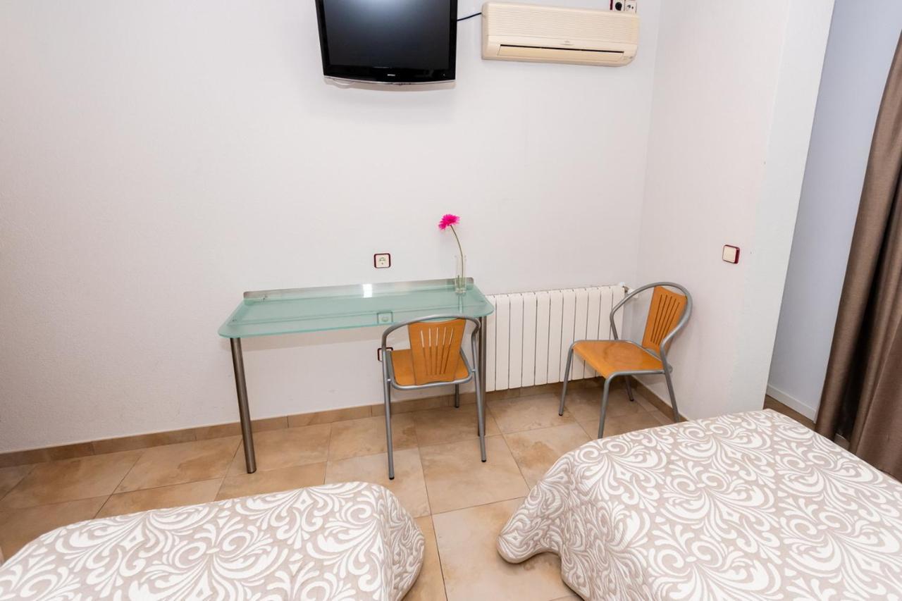 Hostal Viky Madrid Exteriör bild