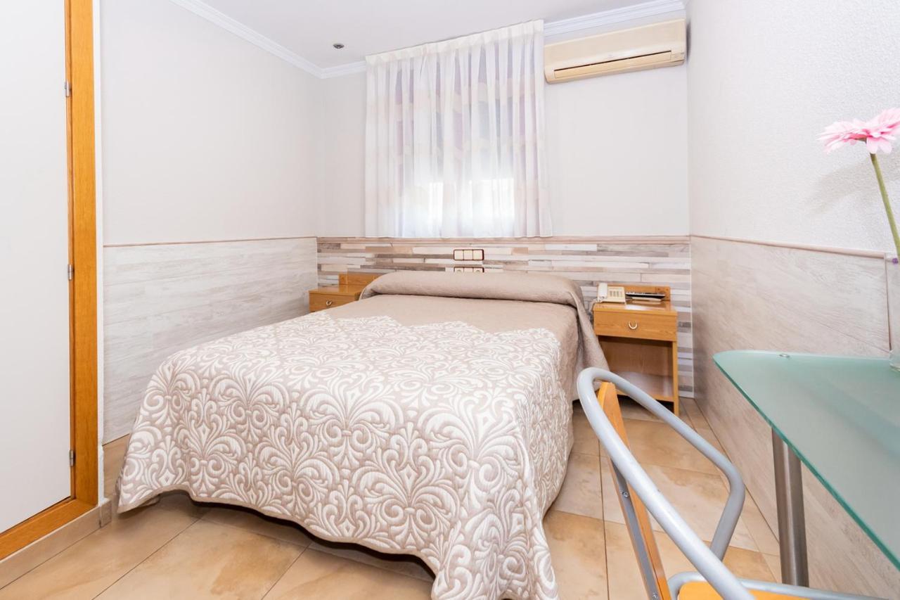 Hostal Viky Madrid Exteriör bild