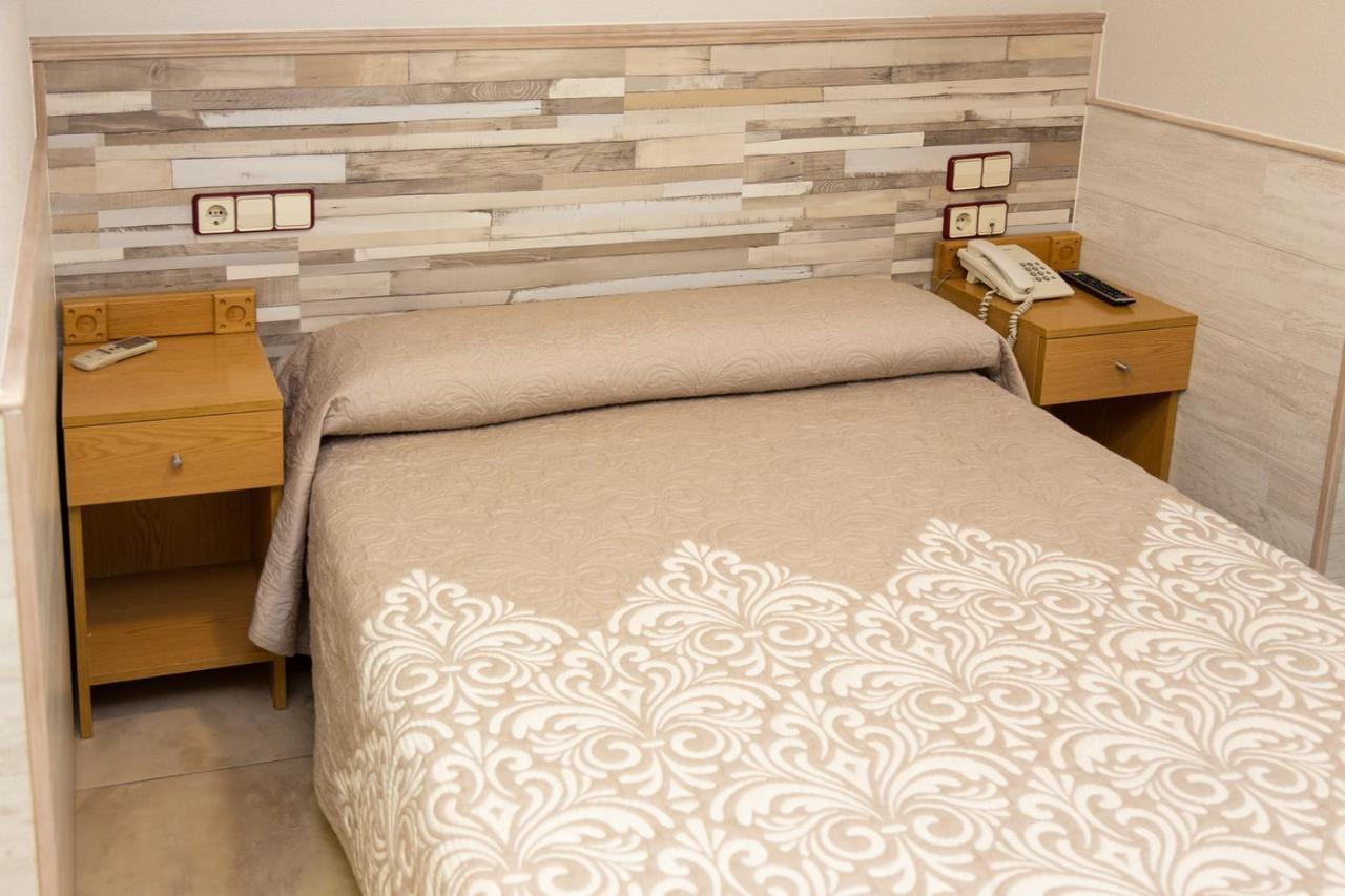 Hostal Viky Madrid Exteriör bild
