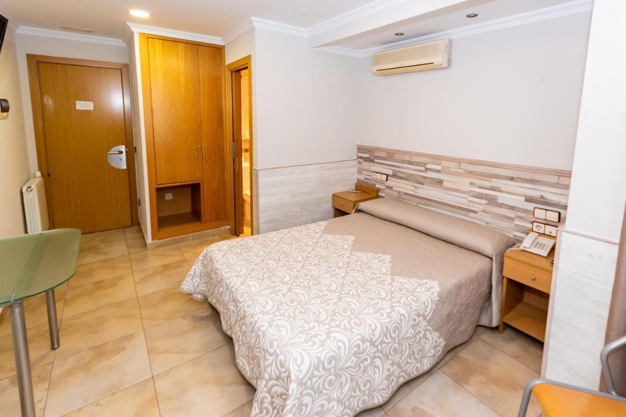 Hostal Viky Madrid Exteriör bild