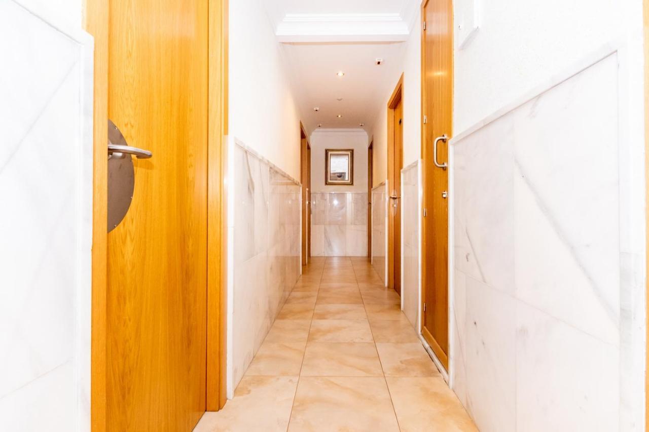 Hostal Viky Madrid Exteriör bild
