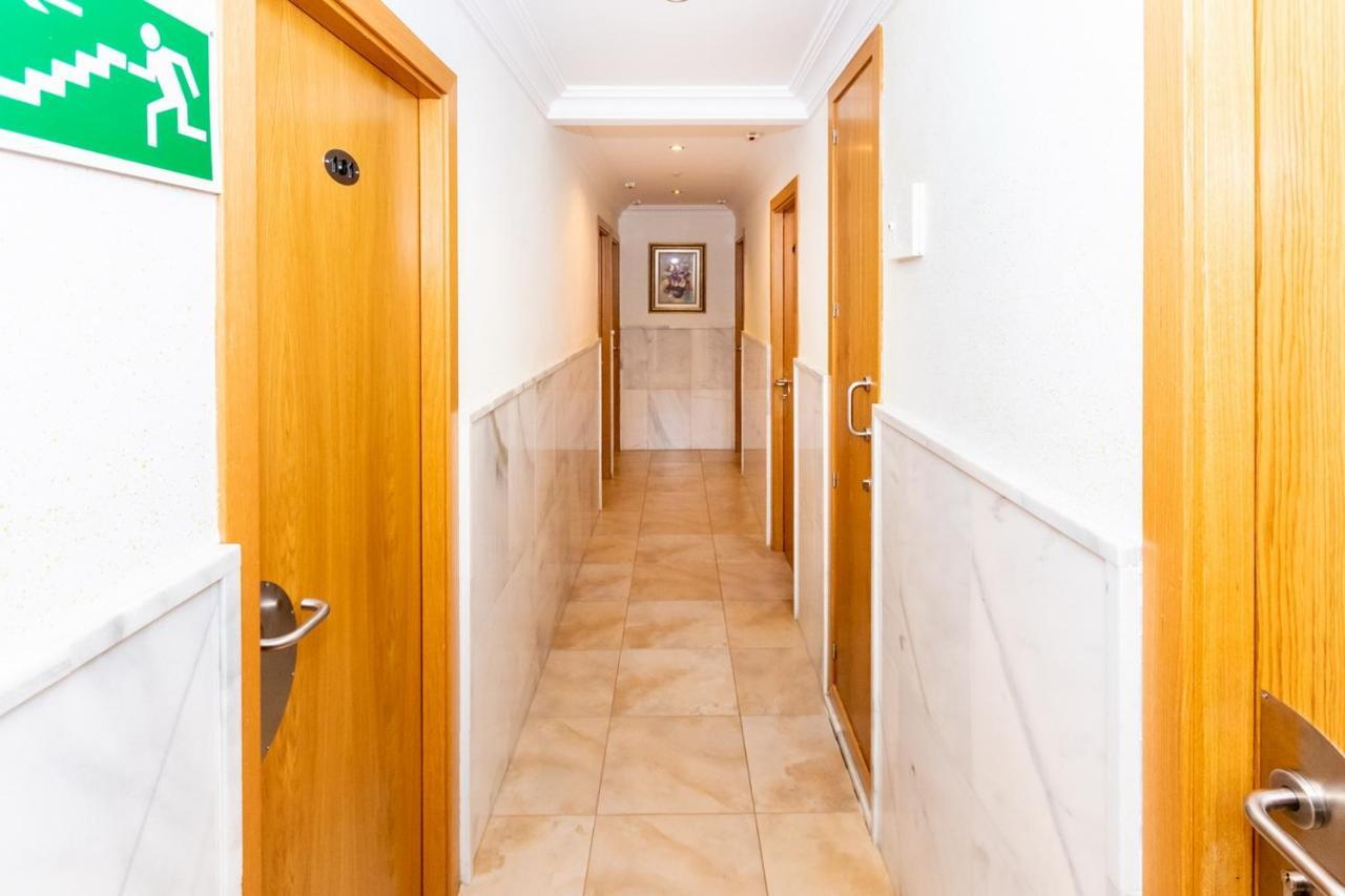 Hostal Viky Madrid Exteriör bild