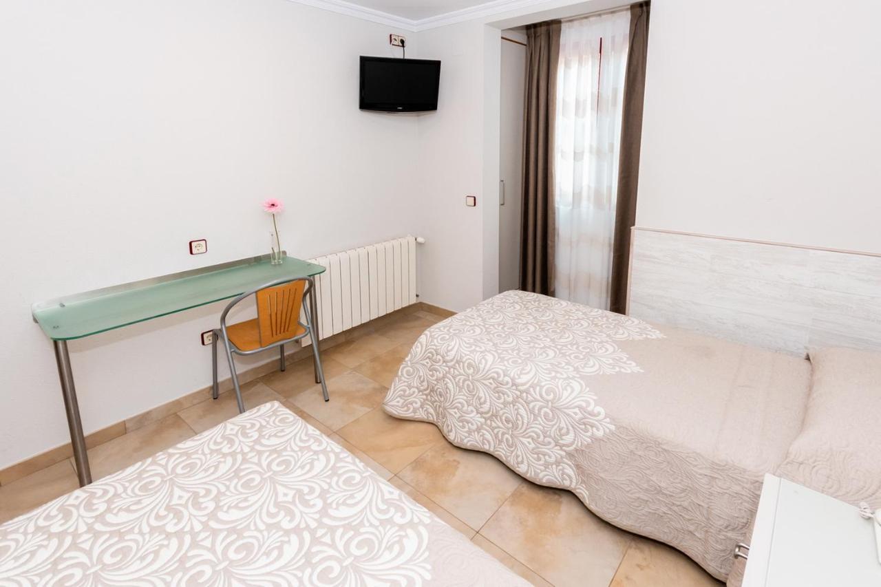 Hostal Viky Madrid Exteriör bild