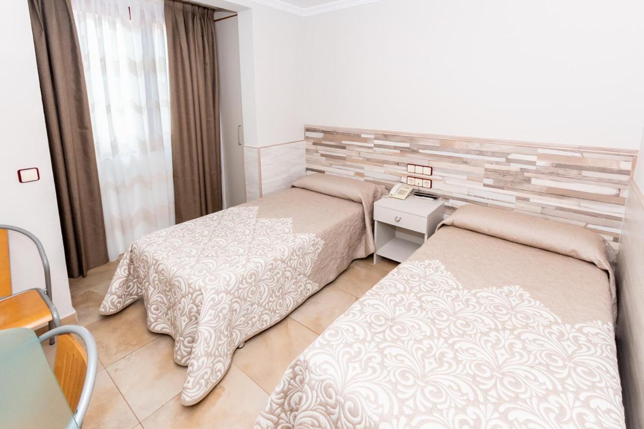 Hostal Viky Madrid Exteriör bild