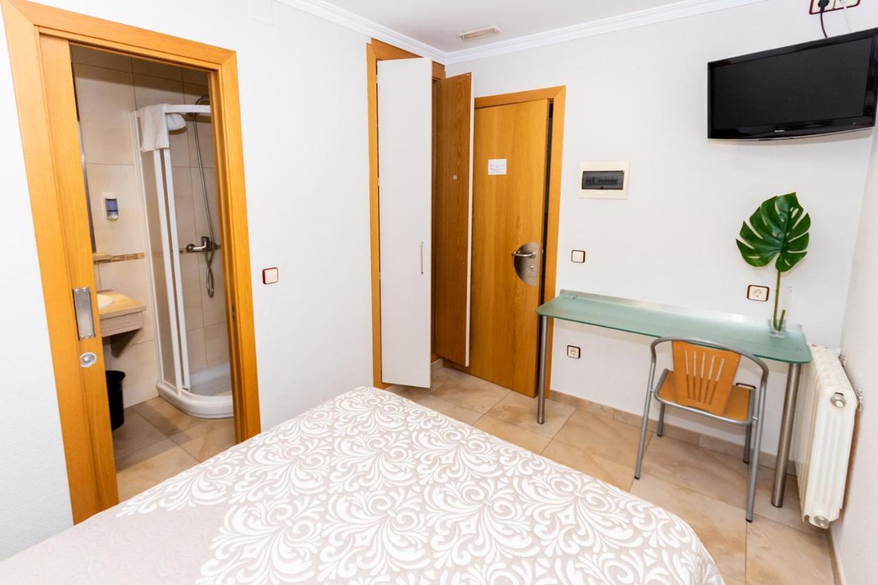 Hostal Viky Madrid Exteriör bild