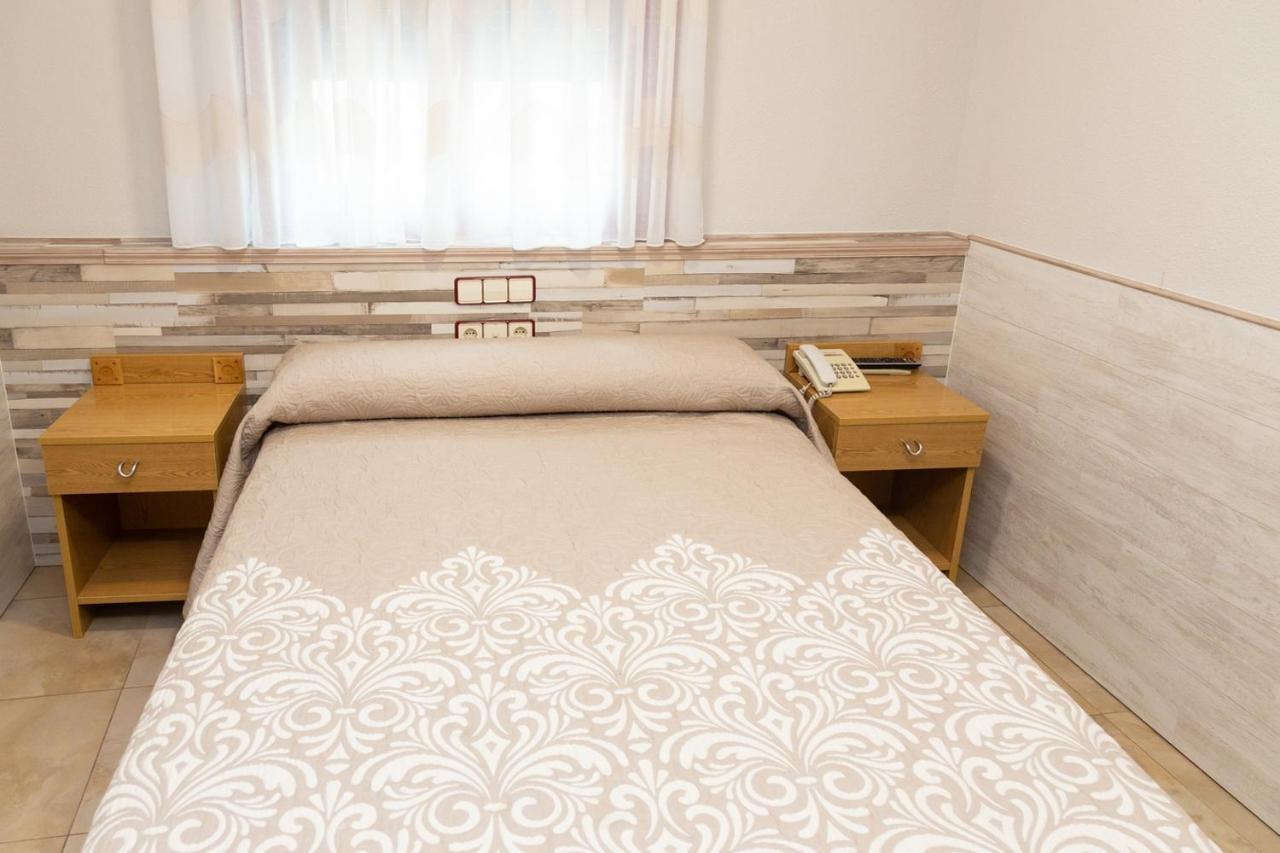 Hostal Viky Madrid Exteriör bild