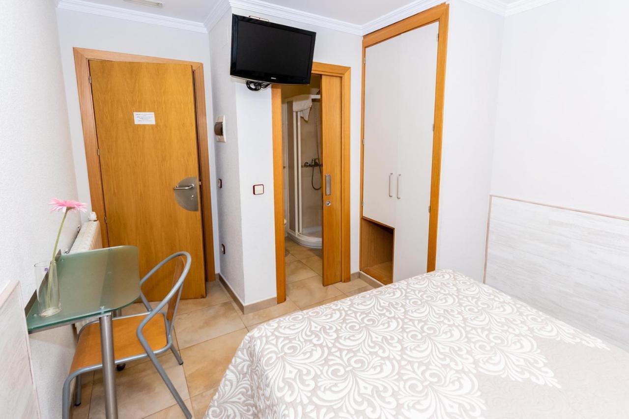 Hostal Viky Madrid Exteriör bild