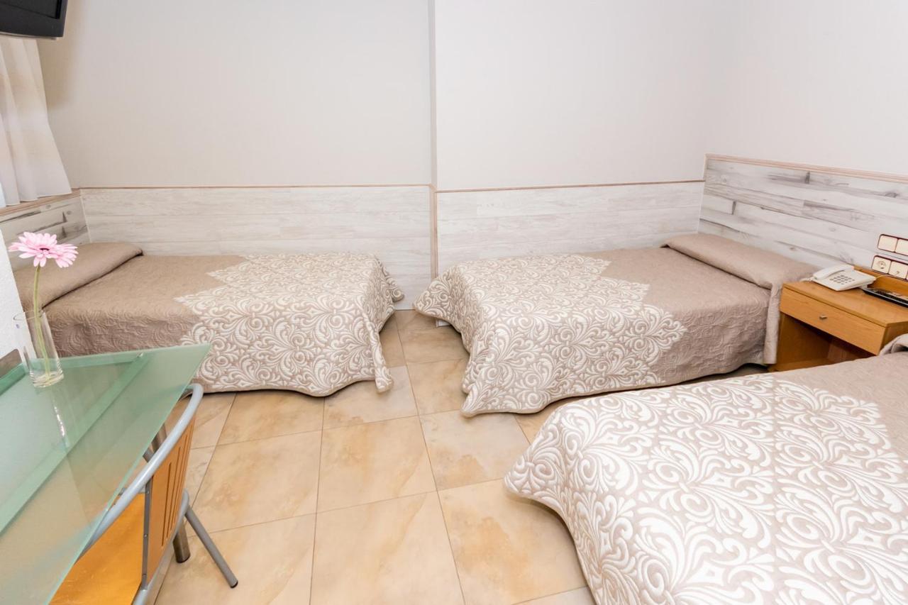 Hostal Viky Madrid Exteriör bild