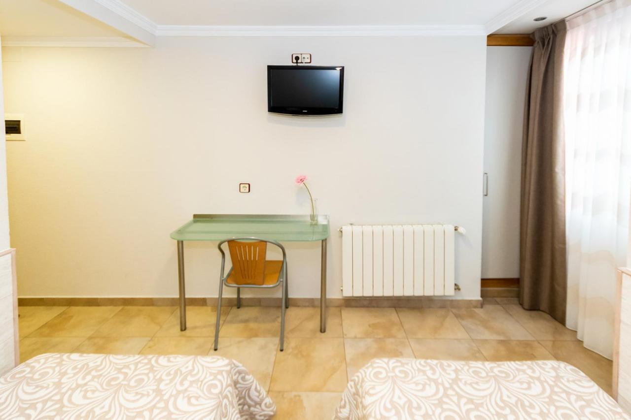 Hostal Viky Madrid Exteriör bild