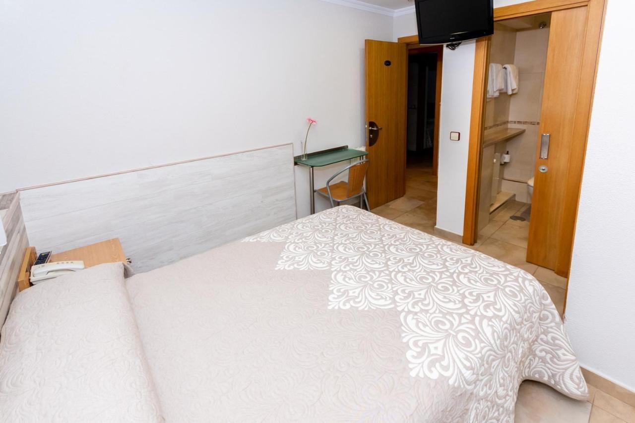 Hostal Viky Madrid Exteriör bild
