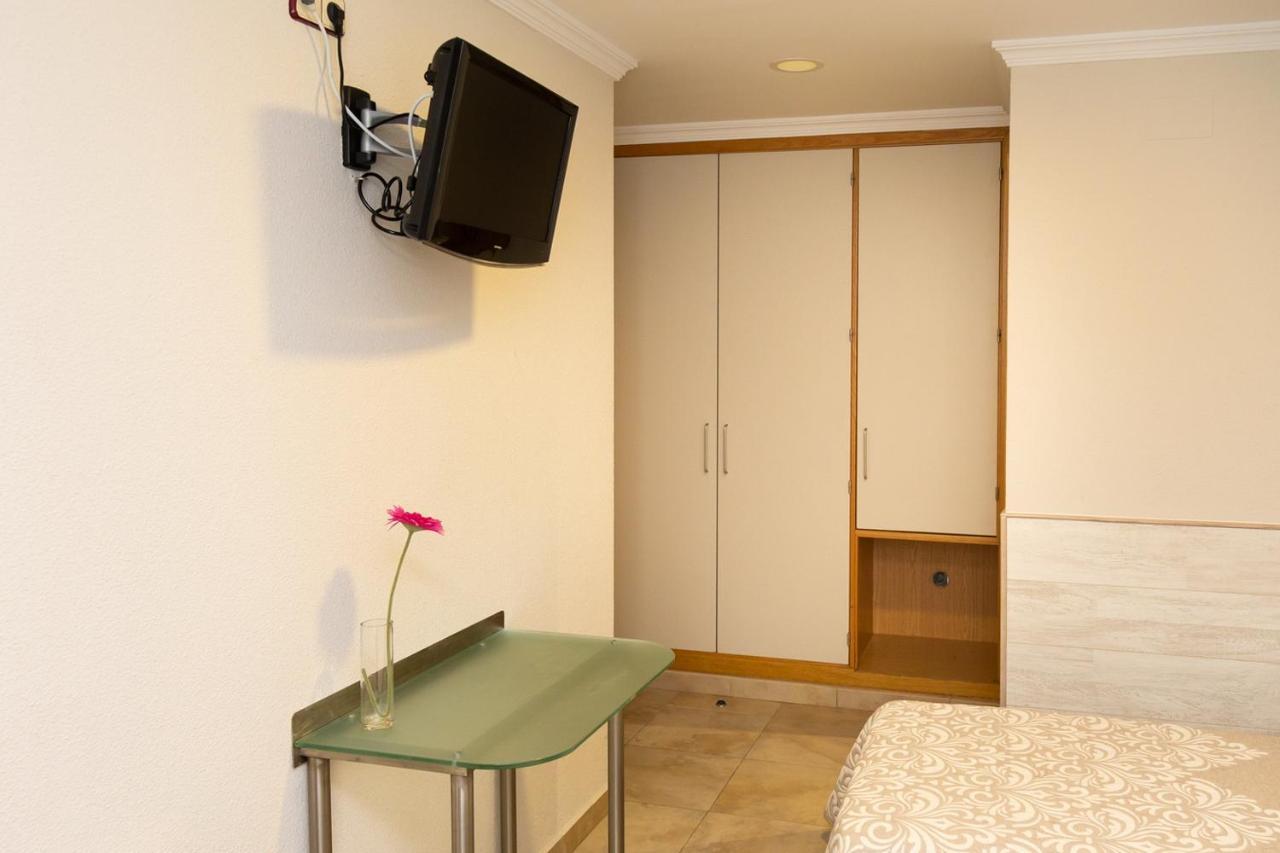 Hostal Viky Madrid Exteriör bild