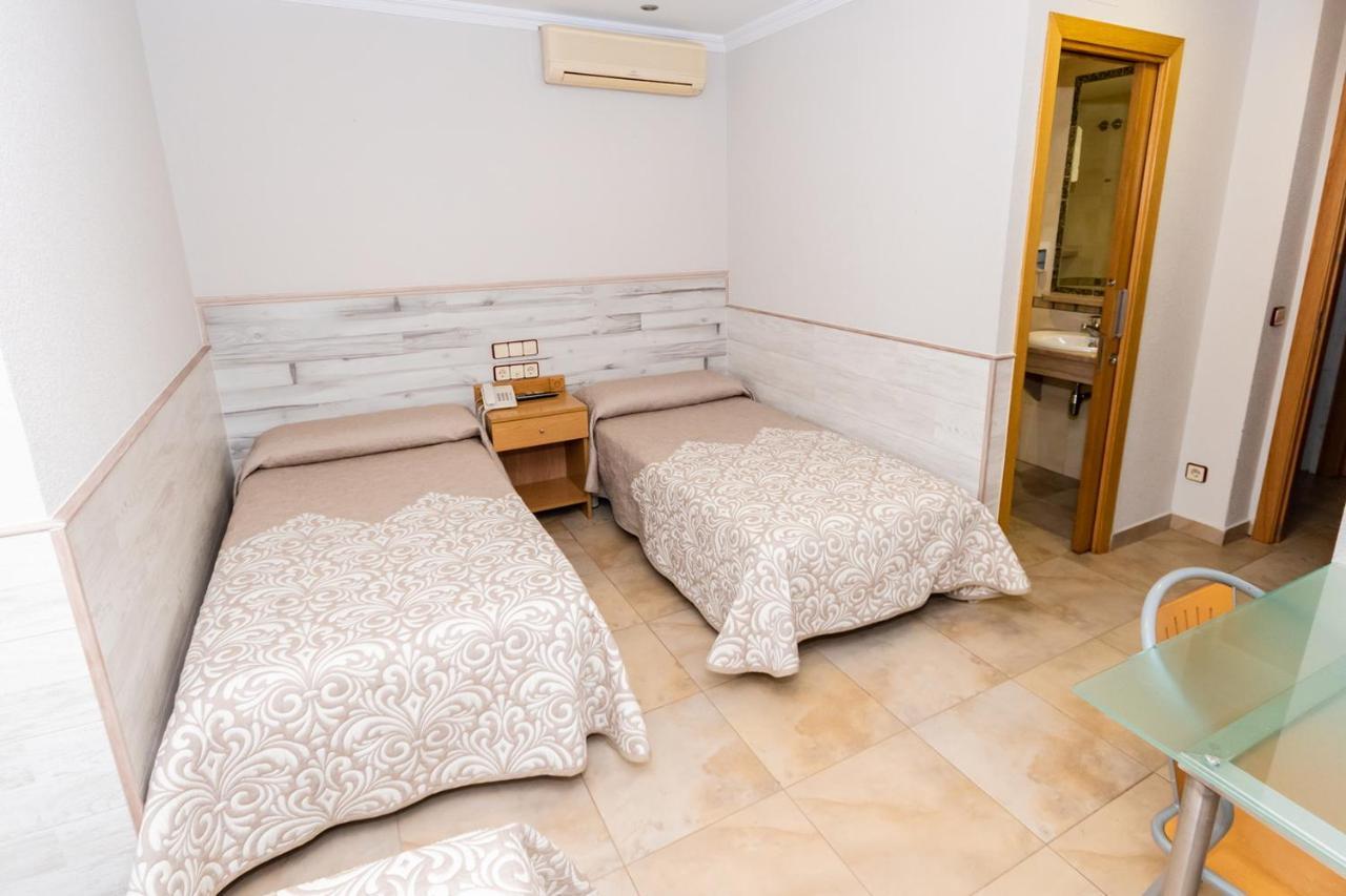 Hostal Viky Madrid Exteriör bild