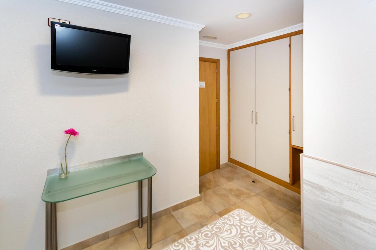 Hostal Viky Madrid Exteriör bild