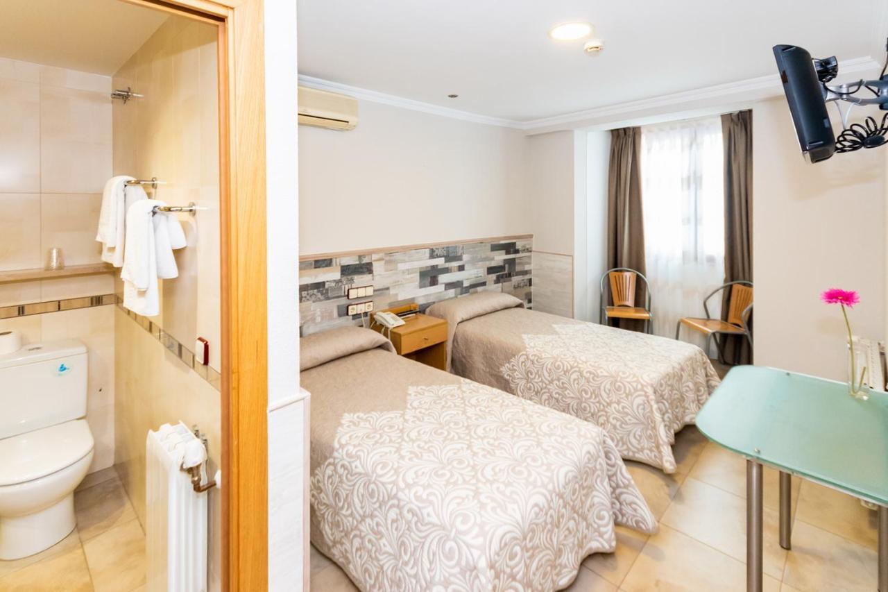 Hostal Viky Madrid Exteriör bild