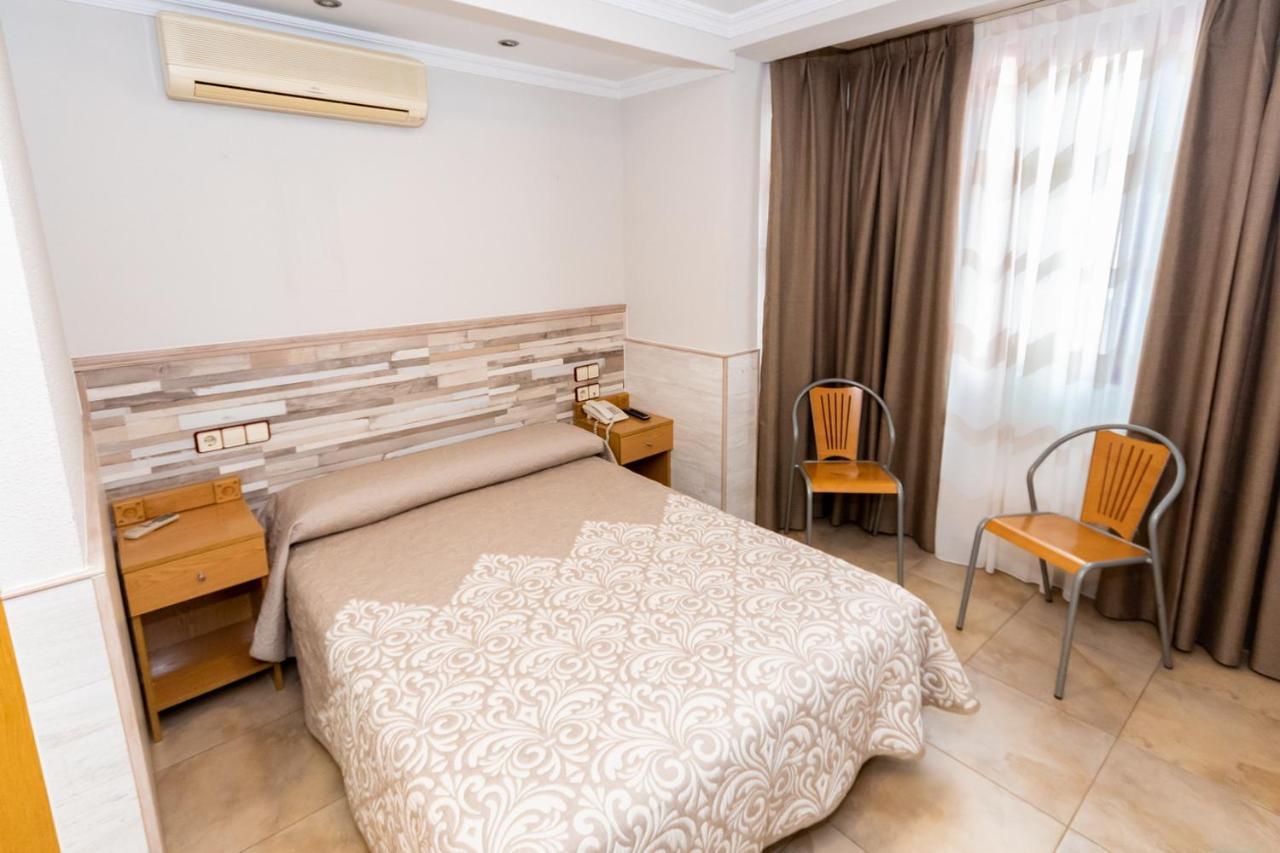 Hostal Viky Madrid Exteriör bild