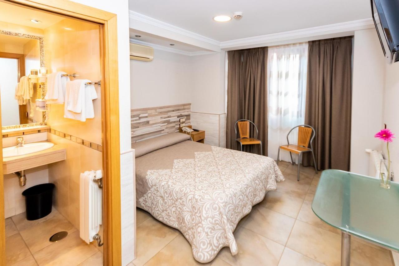 Hostal Viky Madrid Exteriör bild
