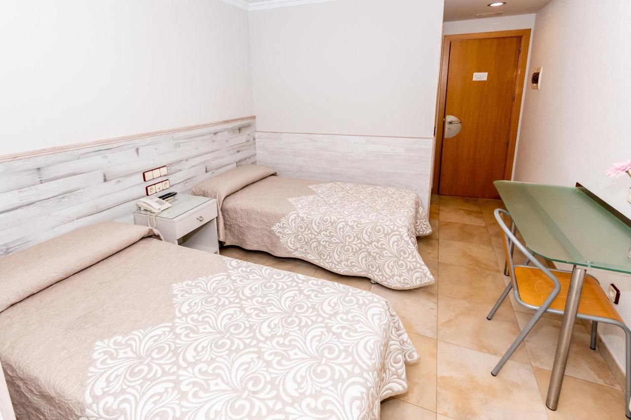 Hostal Viky Madrid Exteriör bild