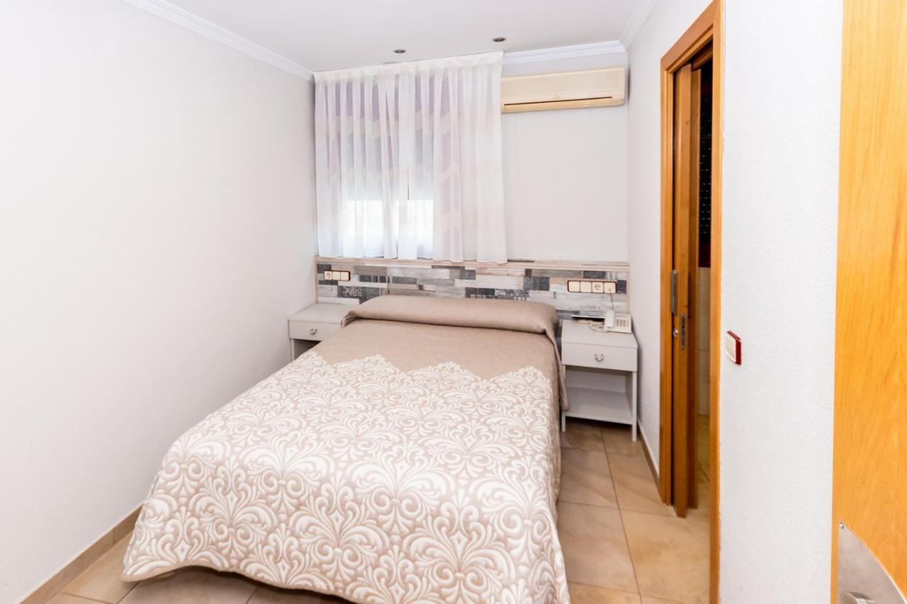 Hostal Viky Madrid Exteriör bild