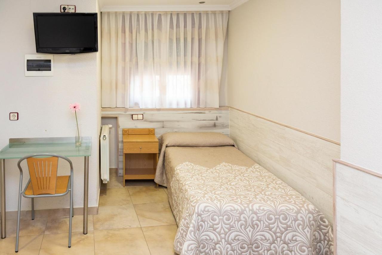 Hostal Viky Madrid Exteriör bild