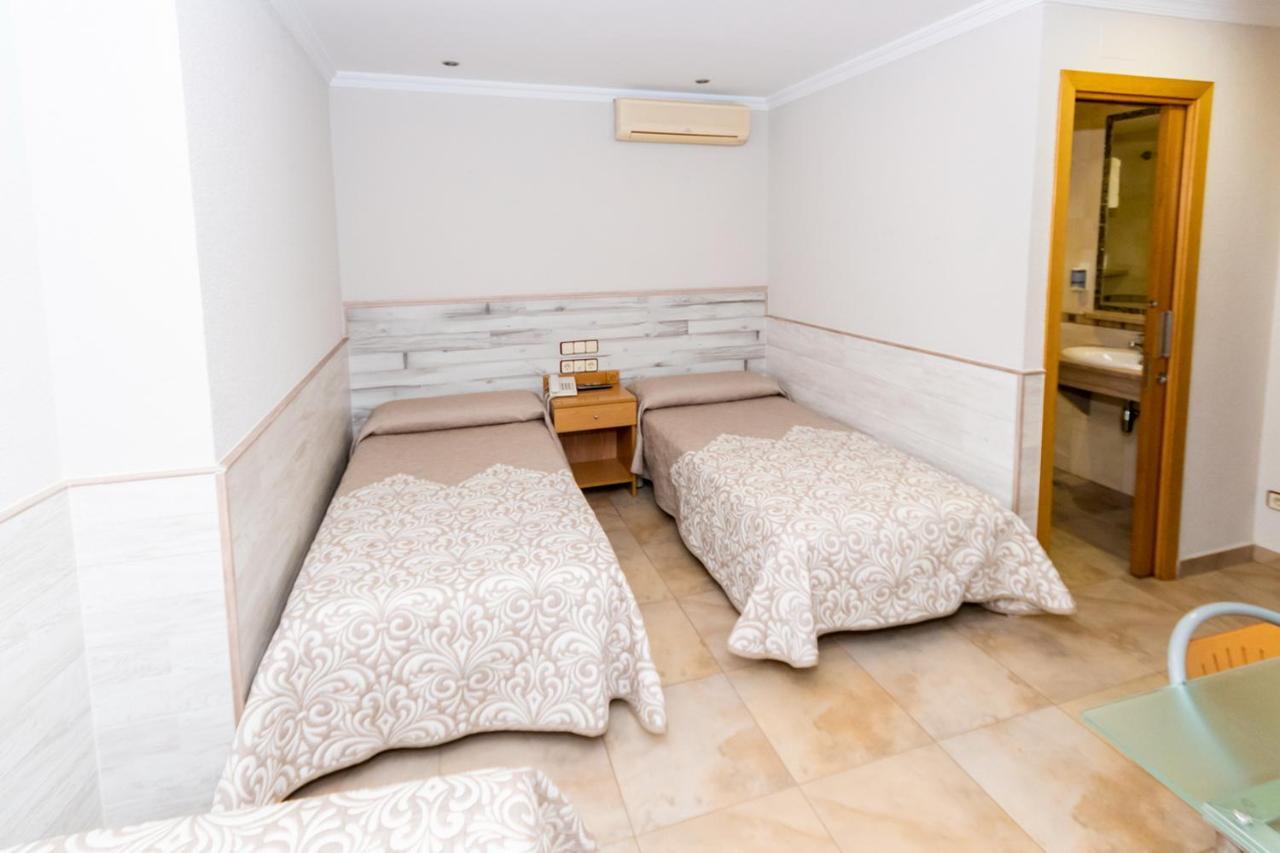 Hostal Viky Madrid Exteriör bild