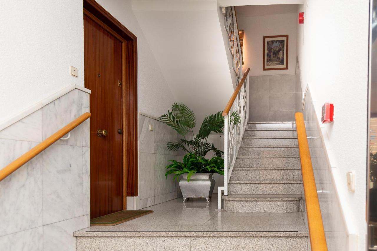 Hostal Viky Madrid Exteriör bild